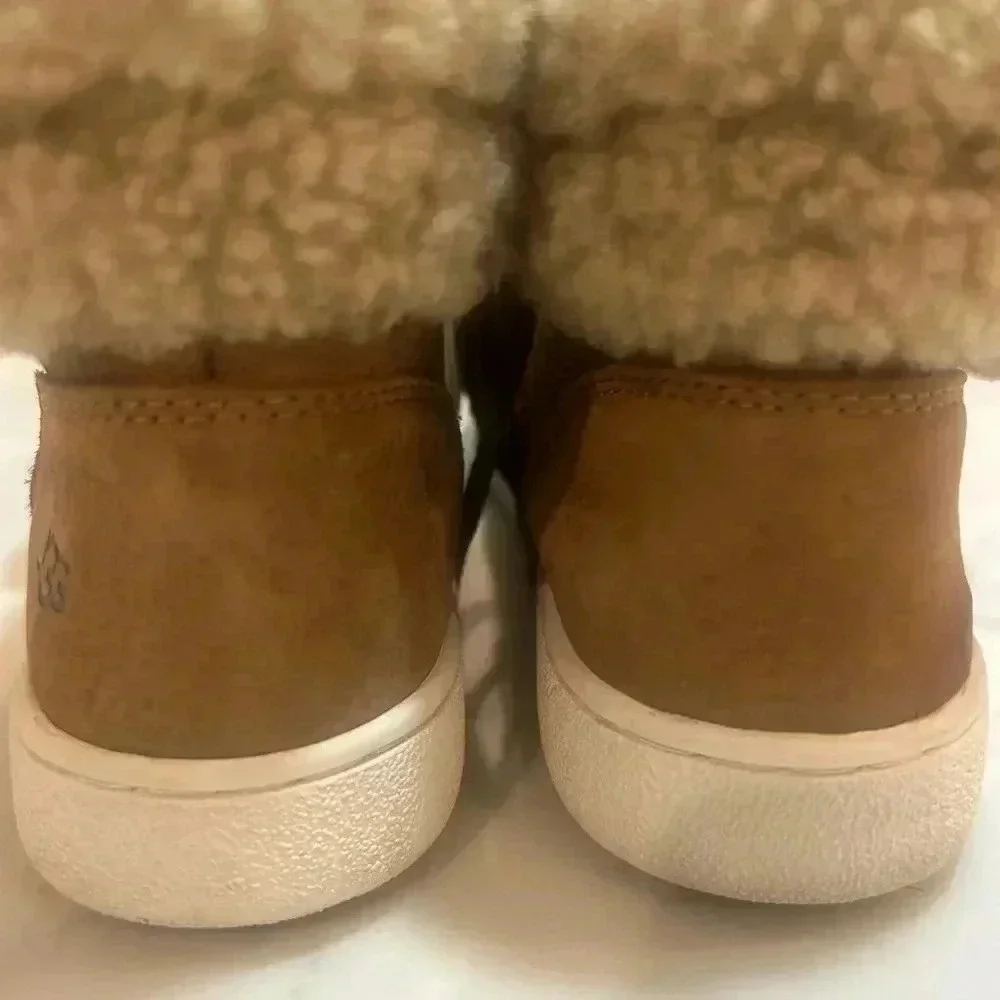 Woman's size 6 Ugg bootie/sneaker chestnut color